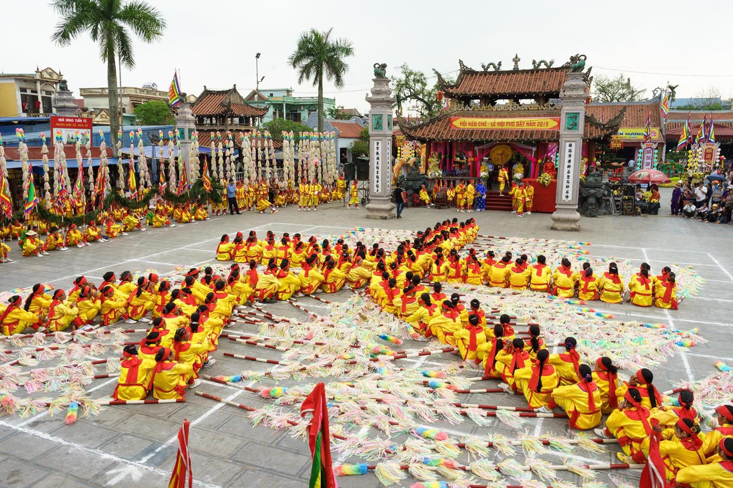 Đưa[-]lễ[-]hội[-]trở[-]thành[-]sản[-]phẩm[-]du[-]lịch[-]chủ[-]lực[-]-[-]tại[-]sao[-]không?